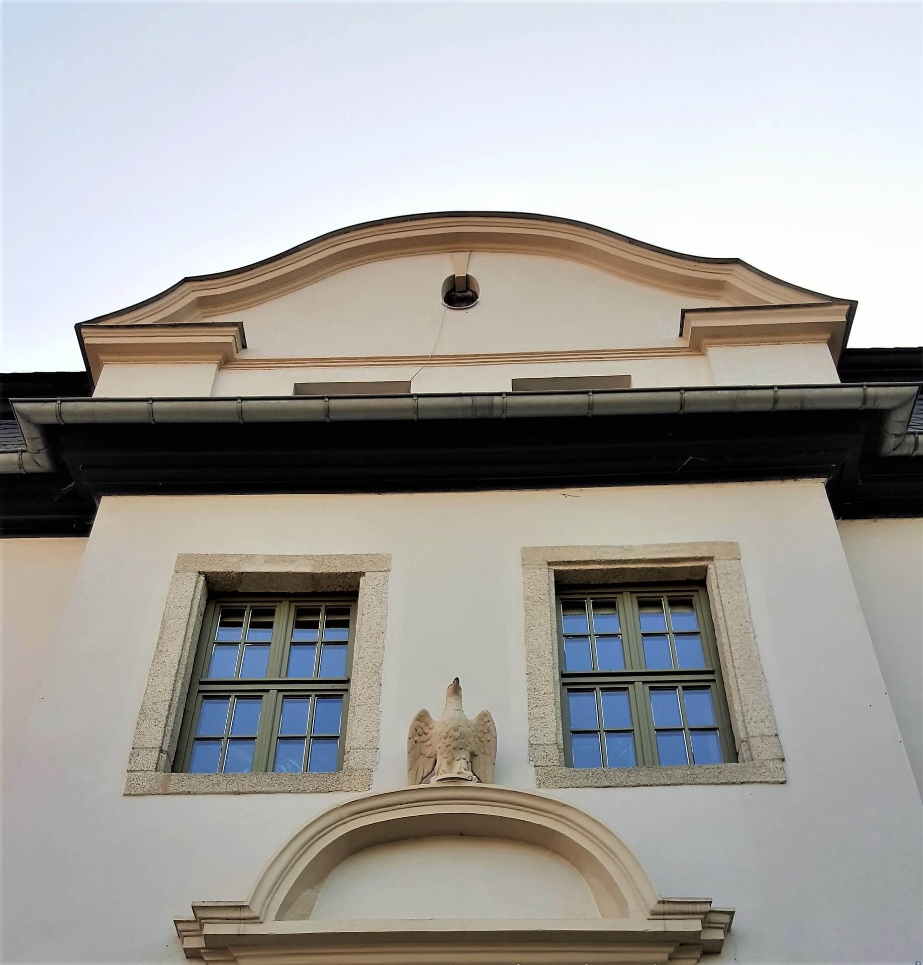 Rittergut Adlershof Umweltzentrum Oberlauterbach Vogtland NUZ - Adler Eingang Herrenhaus © Jens Reiher