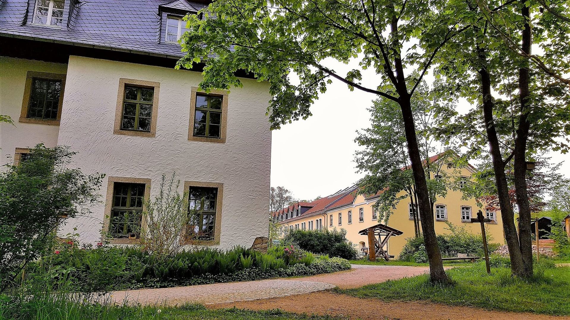 Rittergut Adlershof Umweltzentrum Oberlauterbach Vogtland NUZ - Blick in Gutshof © Jens Reiher