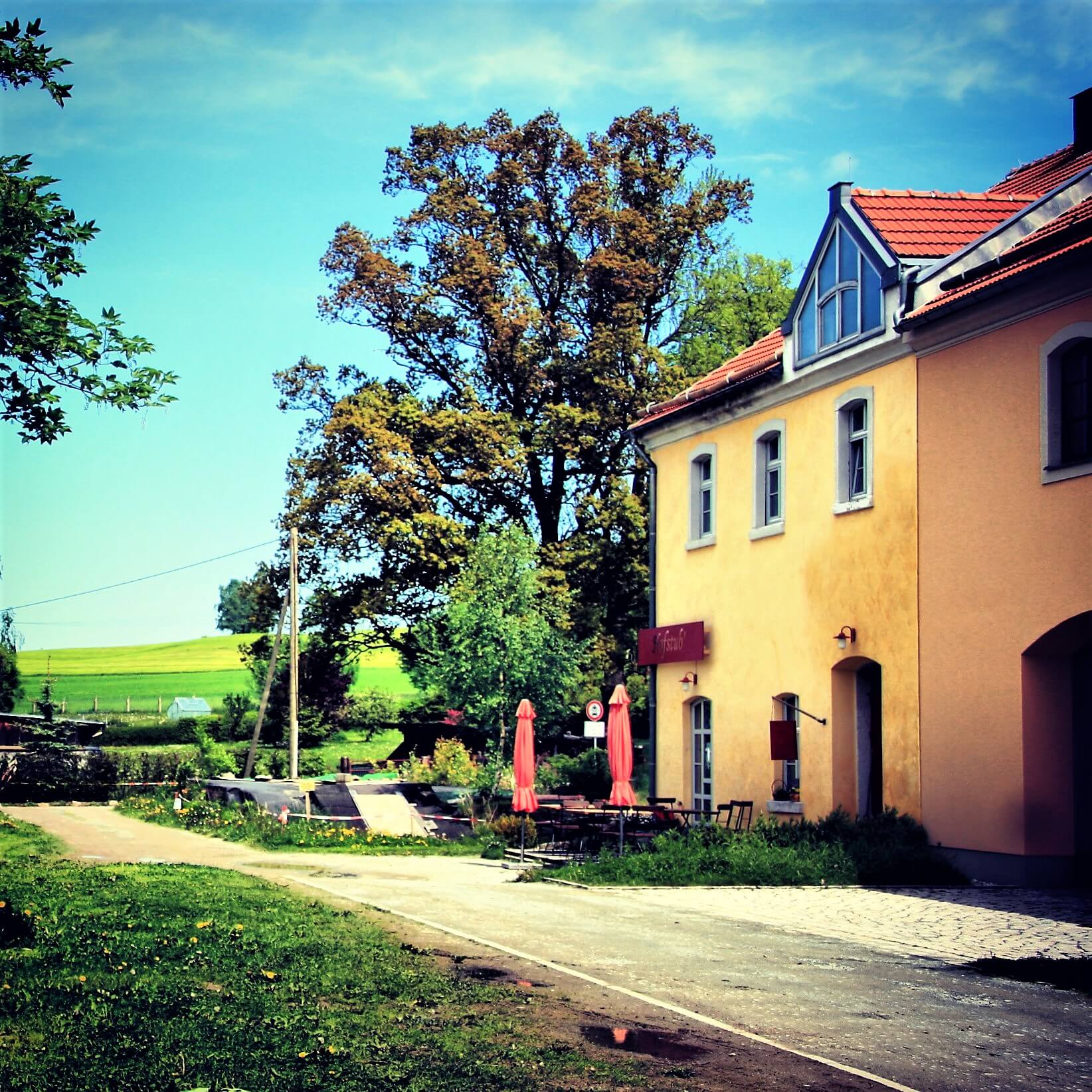 Rittergut Adlershof Umweltzentrum Oberlauterbach Vogtland NUZ - Blick zur Hofstub 2014 © Jens Reiher