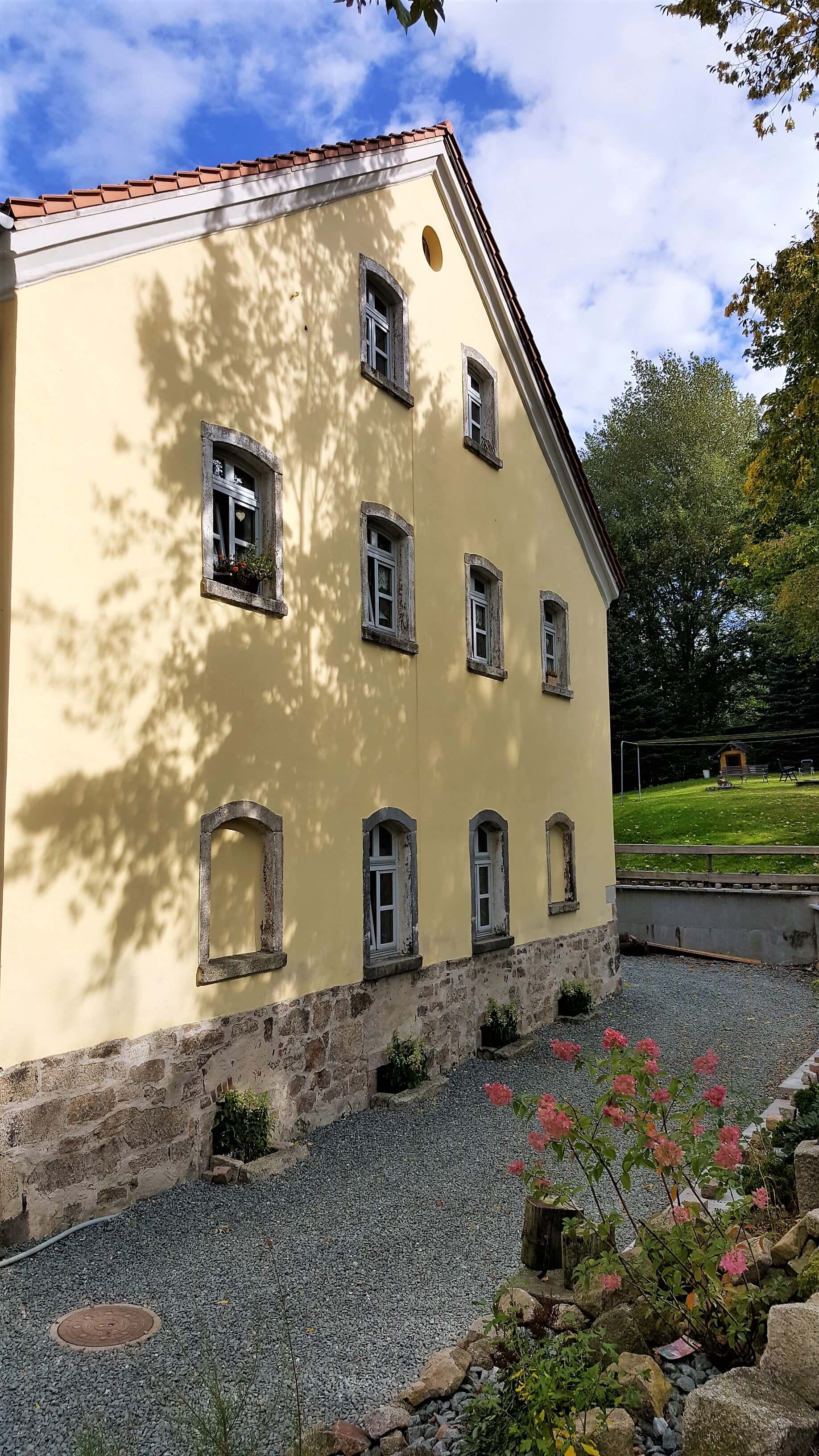 Rittergut Adlershof Umweltzentrum Oberlauterbach Vogtland NUZ - Giebel Gutsverwalterhaus © Jens Reiher