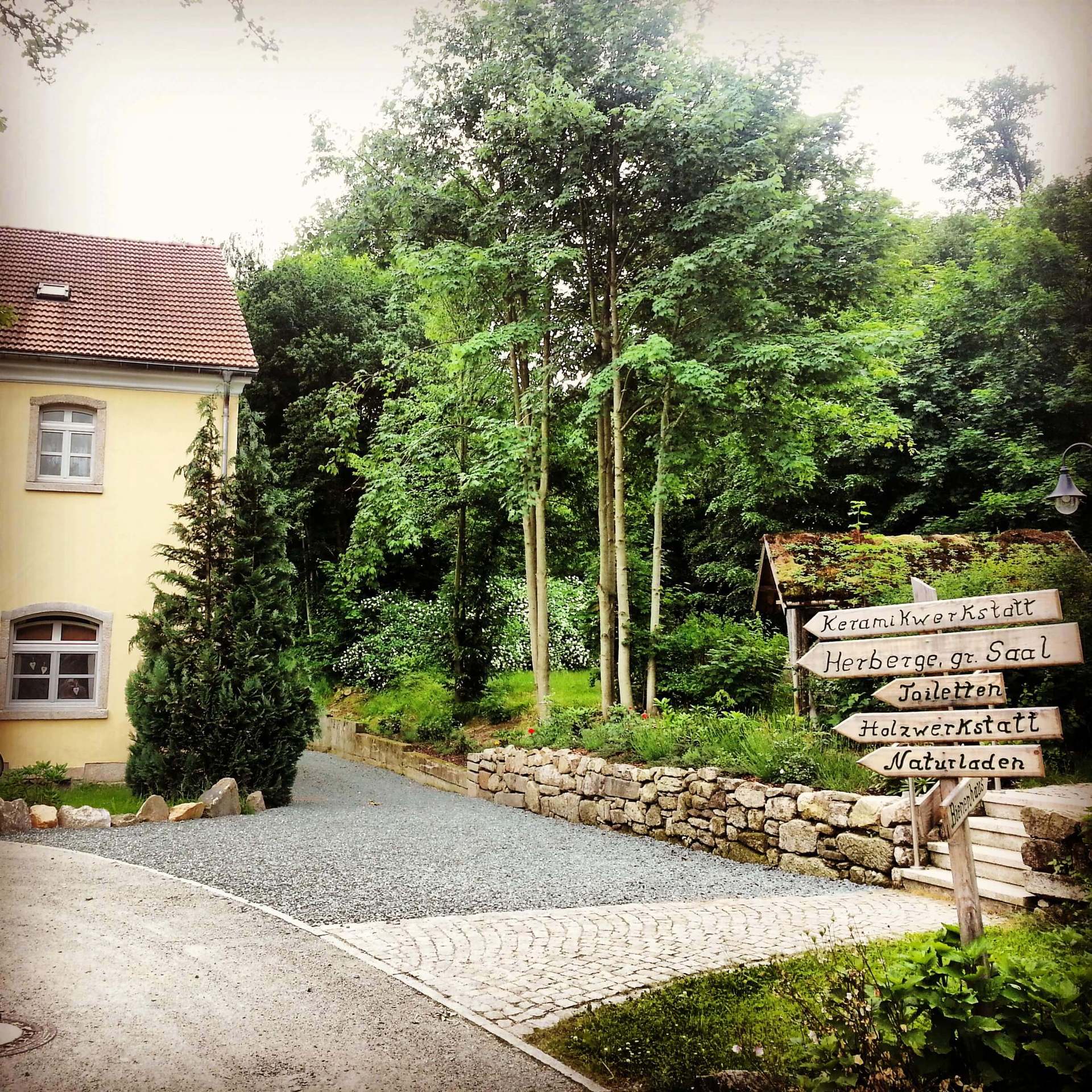 Rittergut Adlershof Umweltzentrum Oberlauterbach Vogtland NUZ - Zufahrt Gutsverwalterhaus © Jens Reiher