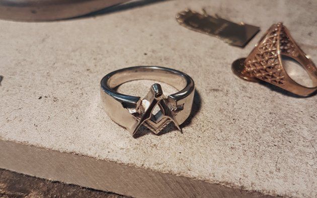 a hand ring with shape A