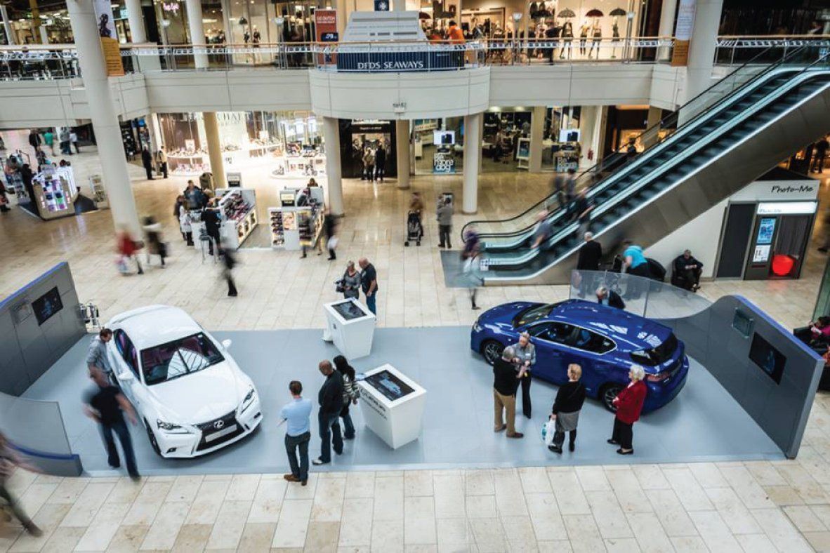 moveable flooring for car stands and exhibitions