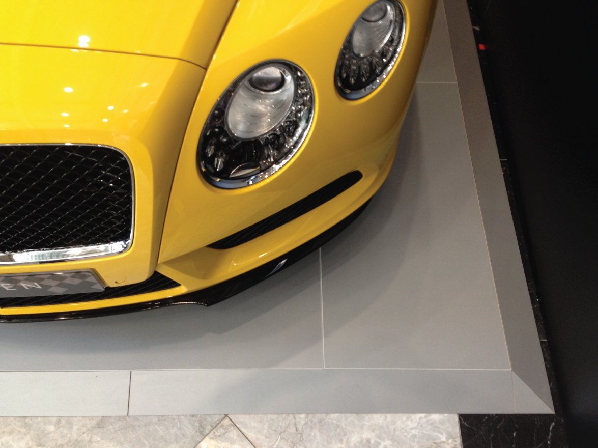 Portable flooring for vehicle display