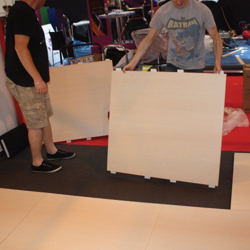 Interlocking flooring panels for exhibitions