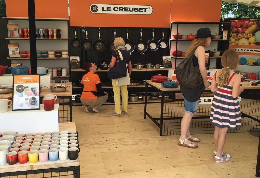 Plywood for portable flooring and exhibition floors