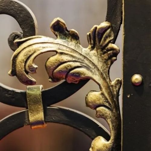 dettaglio decorazioni in ferro