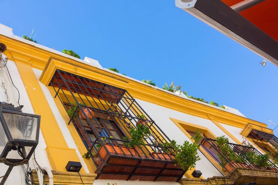 balcone con inferriata