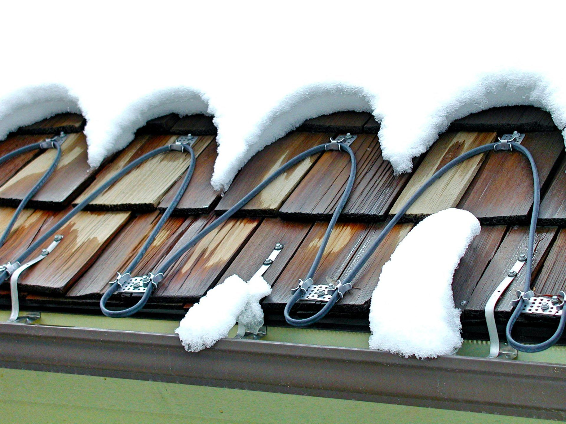 Heat Trace Cables for Ice Dam Prevention - Engineered Roof Deicing