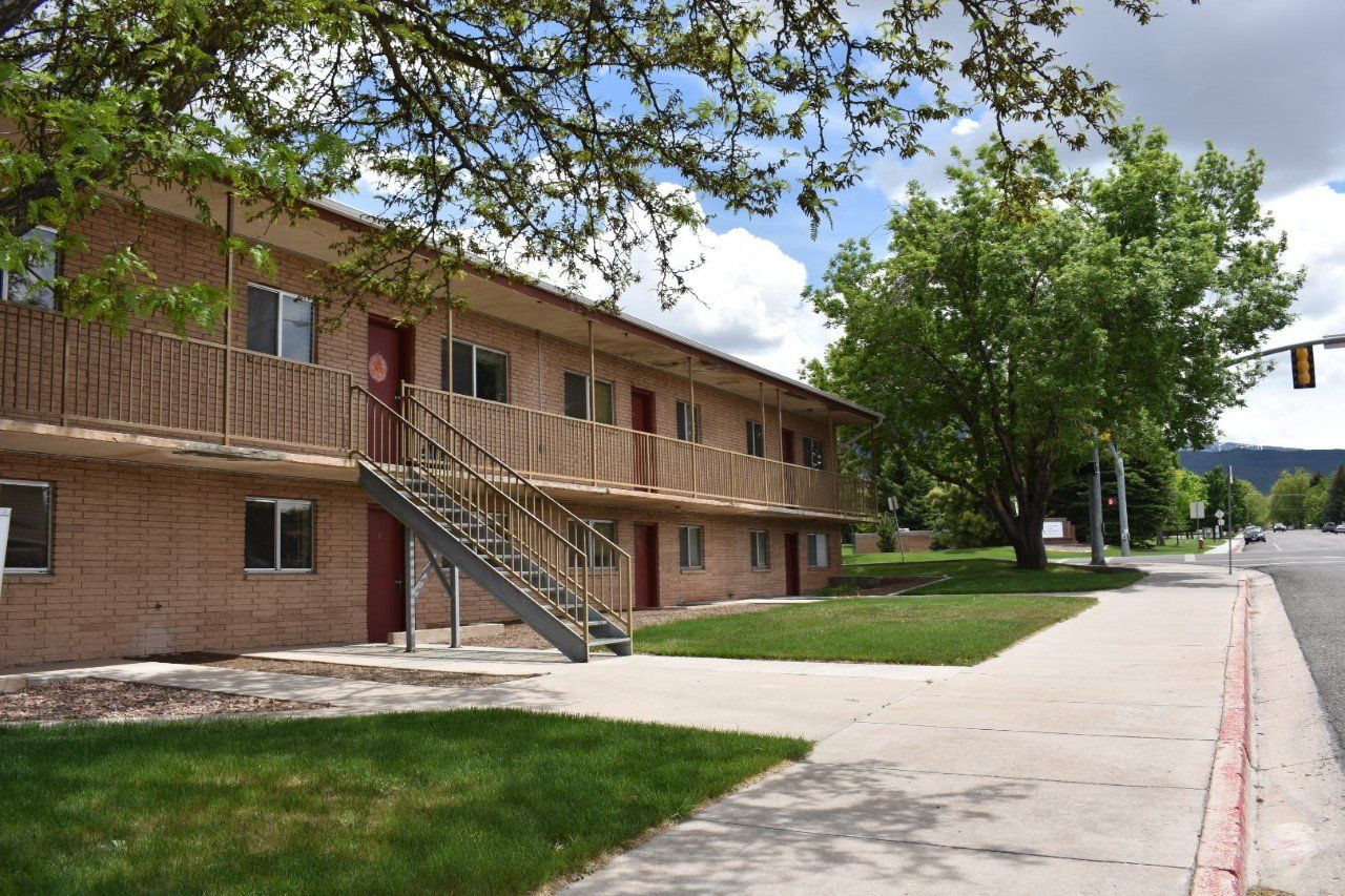 Camino Manor