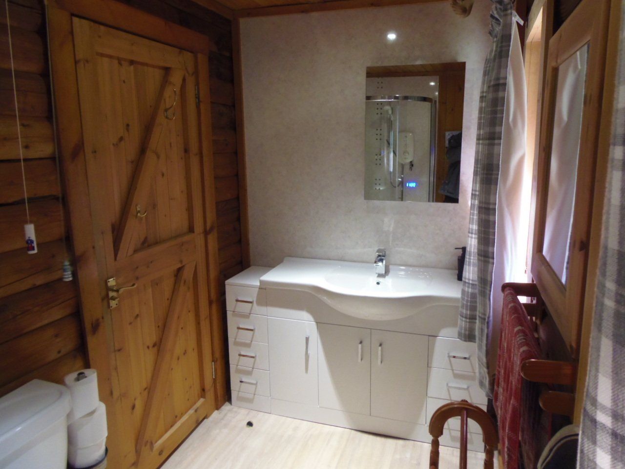Red Kite bathroom