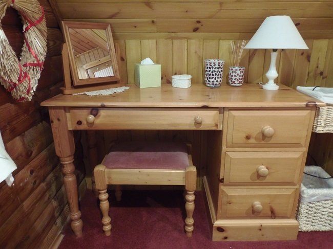 Red Kite Upstairs Bedroom Dresser