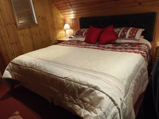 Red Kite Upstairs bedroom can be a Superking bed OR 2 singles