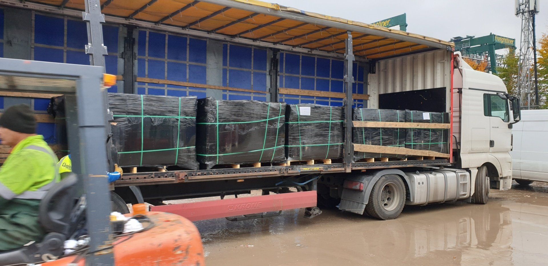 pallet Distribution Southampton Felixstowe London and container haulage