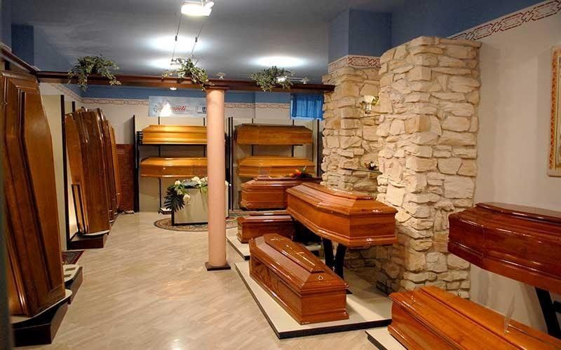 esposizione casse funebri