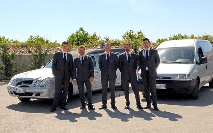 staff dell'agenzia funebre