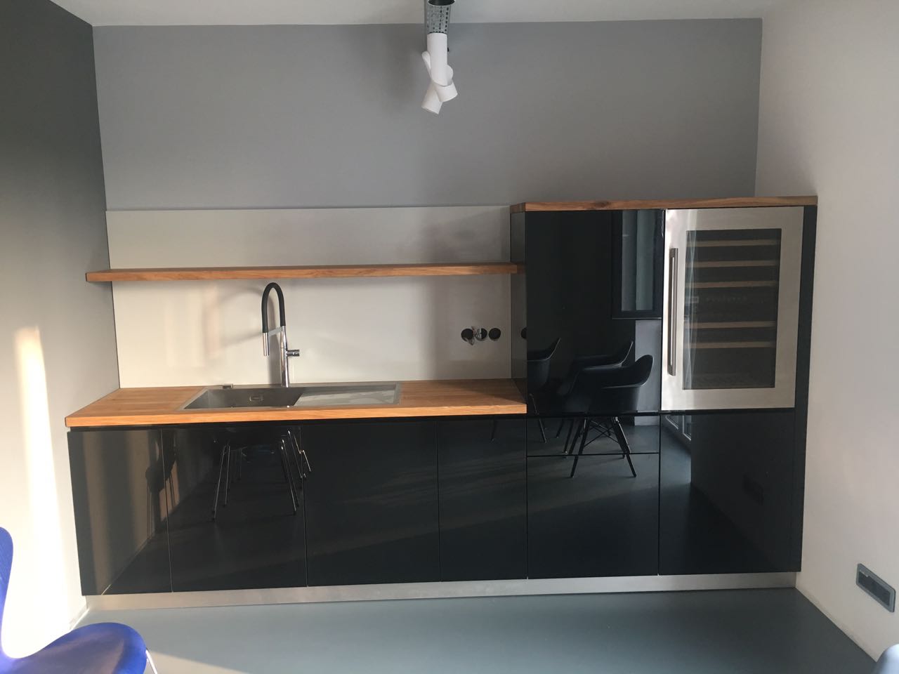 Küche Design Hochglanz schwarz weinkühlschrank Eiche