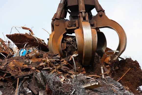 crane grabber loading metal scrap