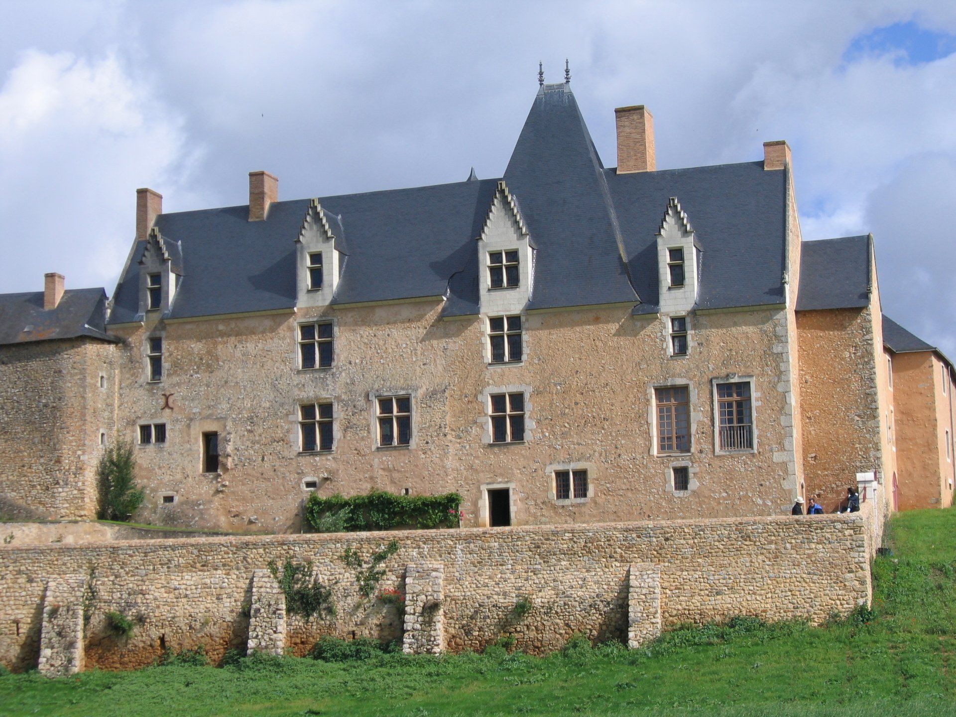 Chateau Perrine de Cry Le Mans Classic