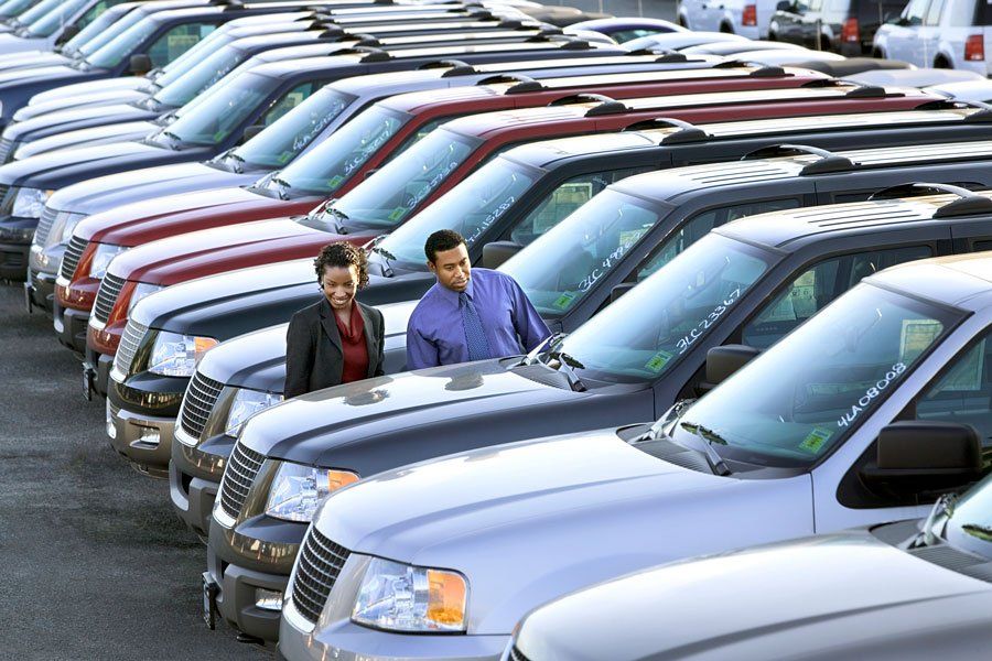 Couple Checking Car — Johnstown, PA — S & S Auto Salvage