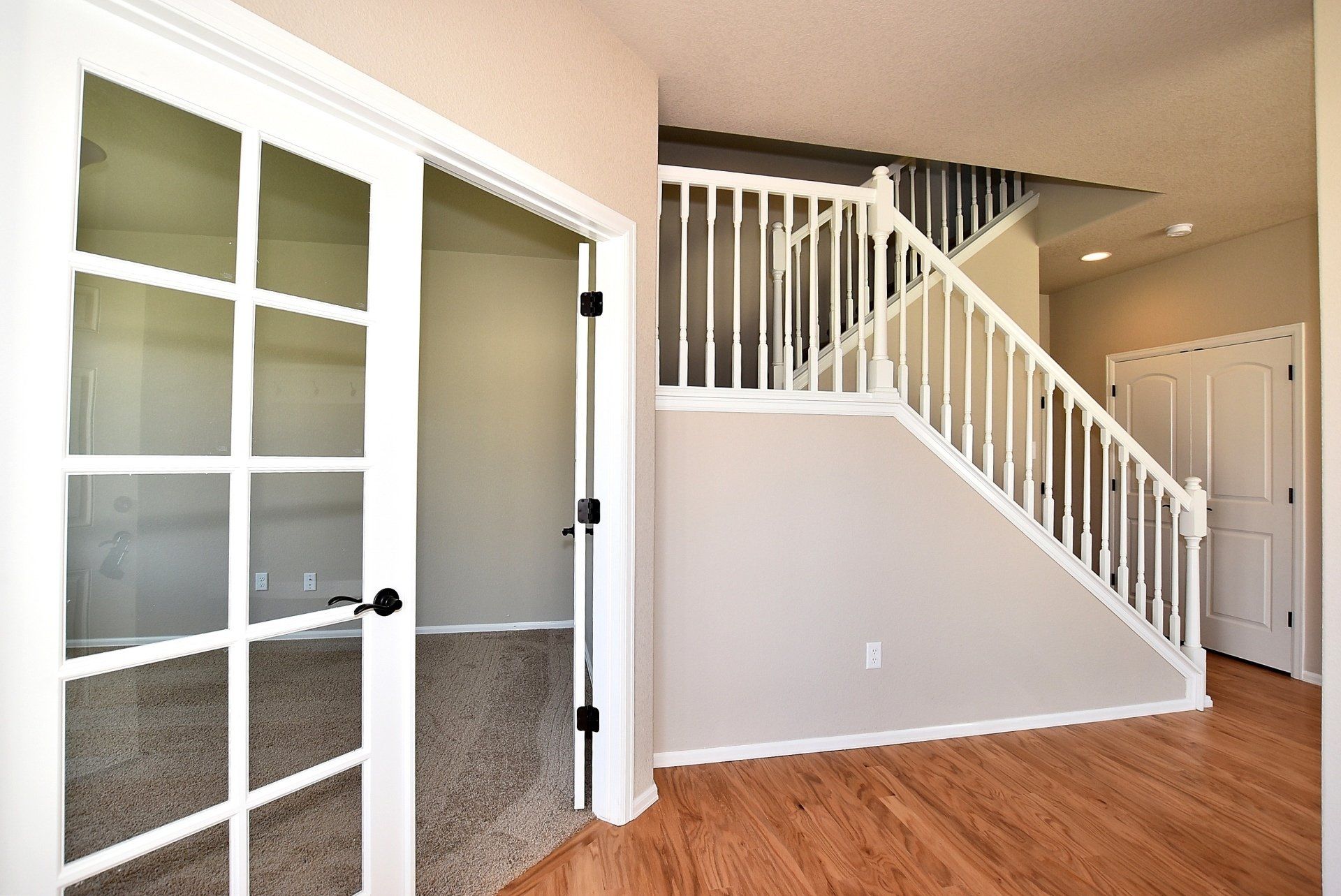 Door and staircase The Glendo model