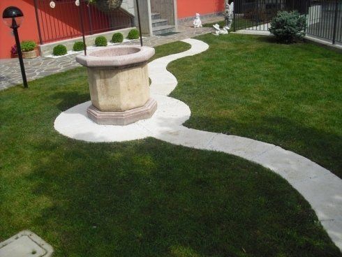 giardino con pozzo