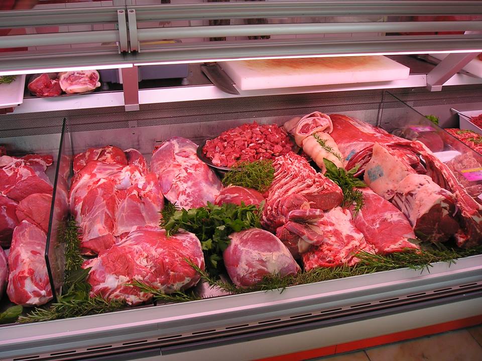 tagli di carne in banco macelleria