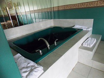 Jacuzzi-motel-Pittsburgh, PA
