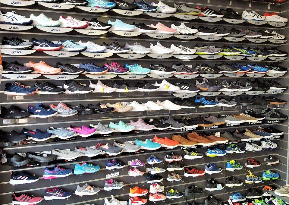 Sports shoes