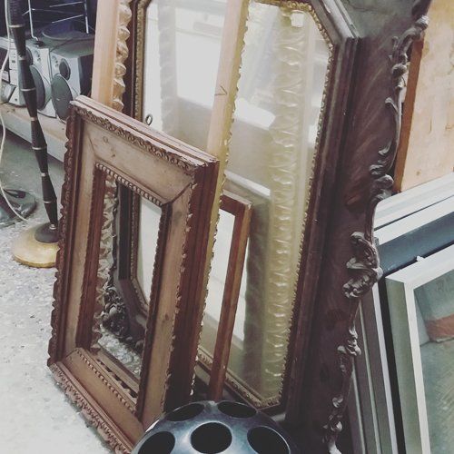 Vendita delle cornici al laboratorio angeli cornici e restauri