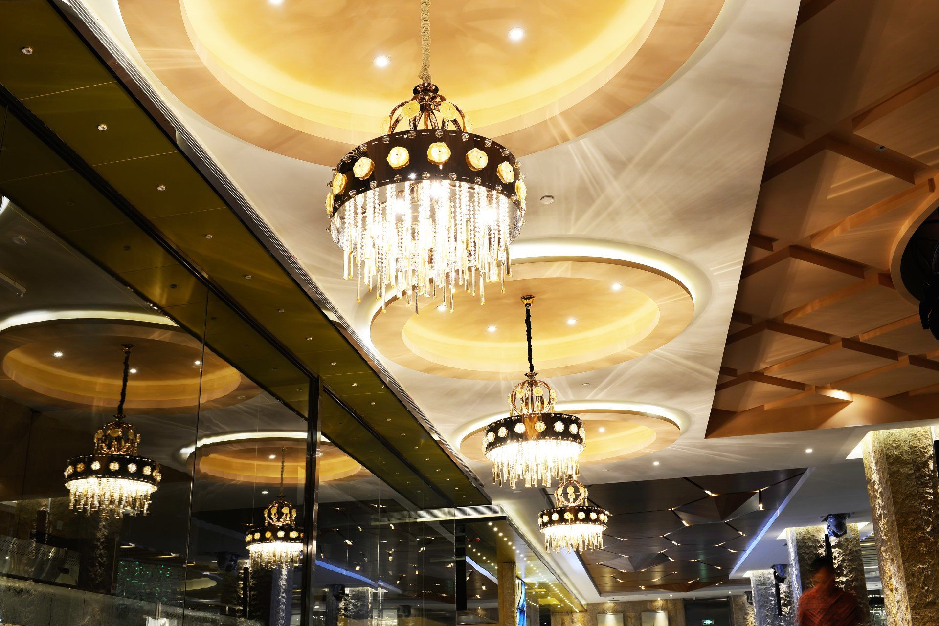 A room with a lot of chandeliers hanging from the ceiling