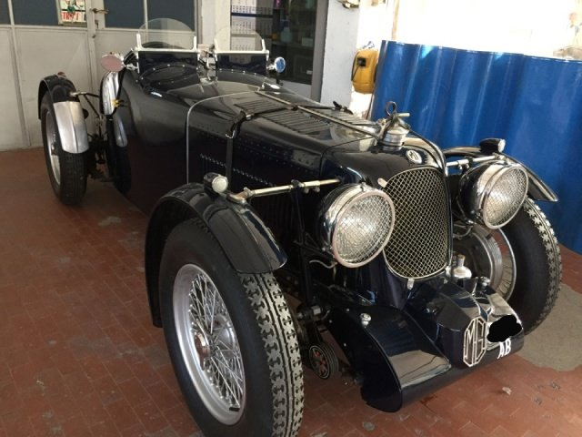 auto d'epoca nera