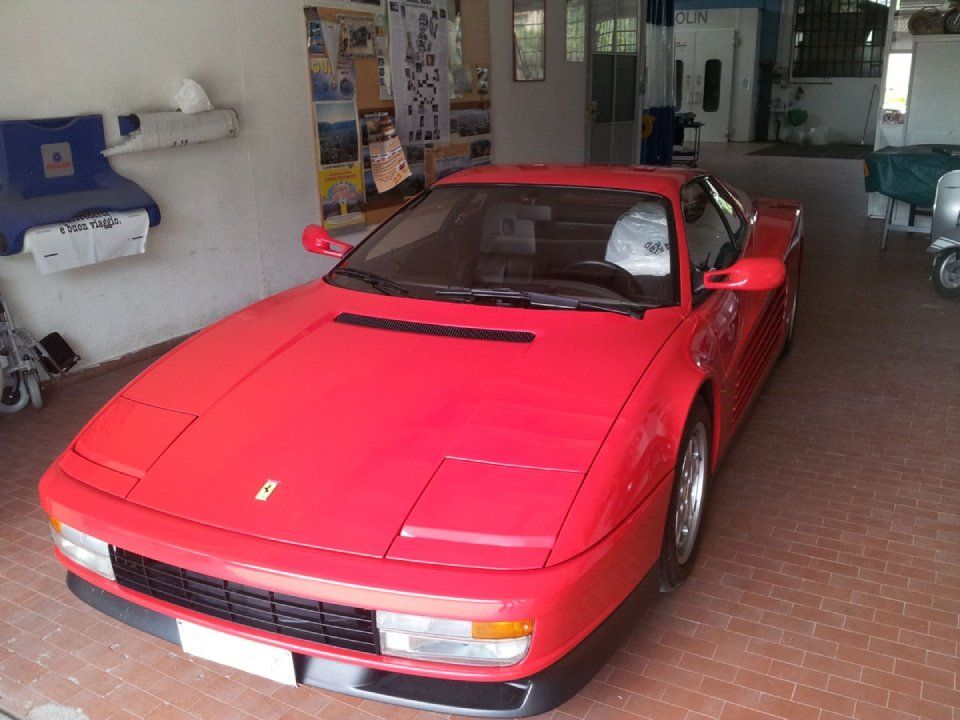 auto d'epoca in garage
