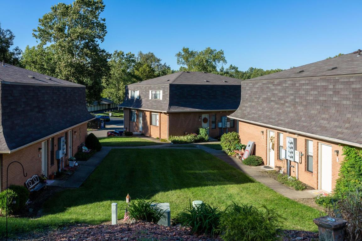 waterford arms townhomes grounds