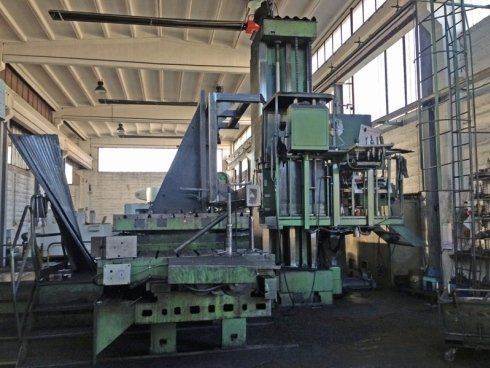 Macchinario industriale per l'alesatura dei metalli
