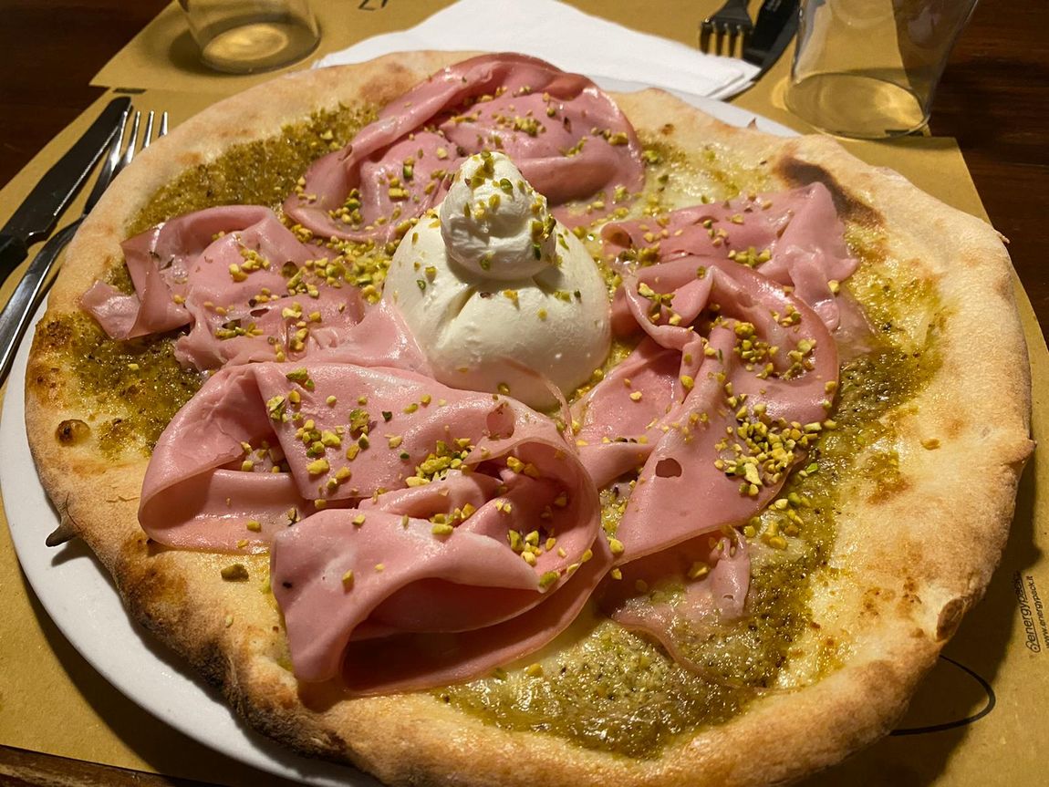 pizza cotta al forno a legna