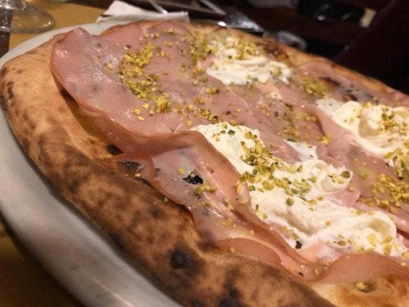 Pizza con prosciutto cotto e mascarpone