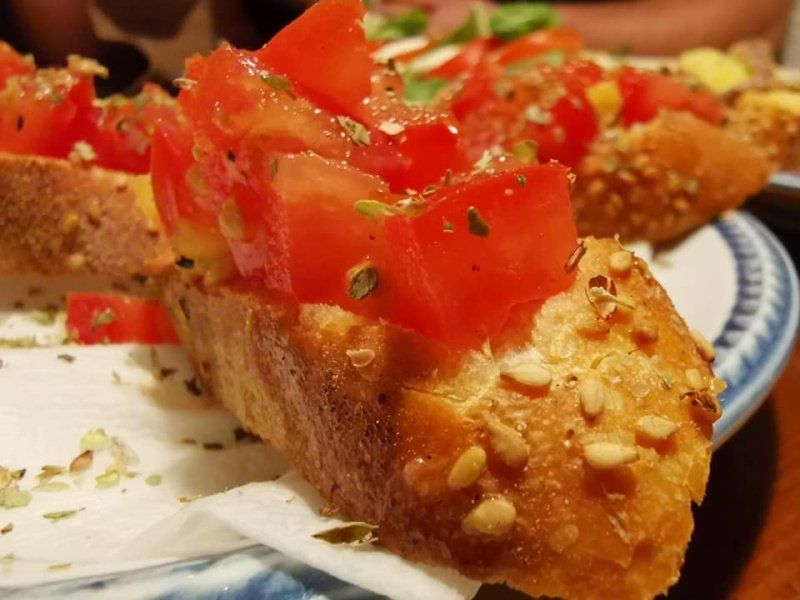 bruschette con pomodoro a pezzetti