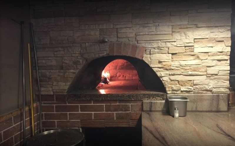 Forno a legna della pizzeria