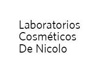 Logotipo de texto de Laboratorios Cosméticos De Nicolo, texto negro sobre fondo blanco.