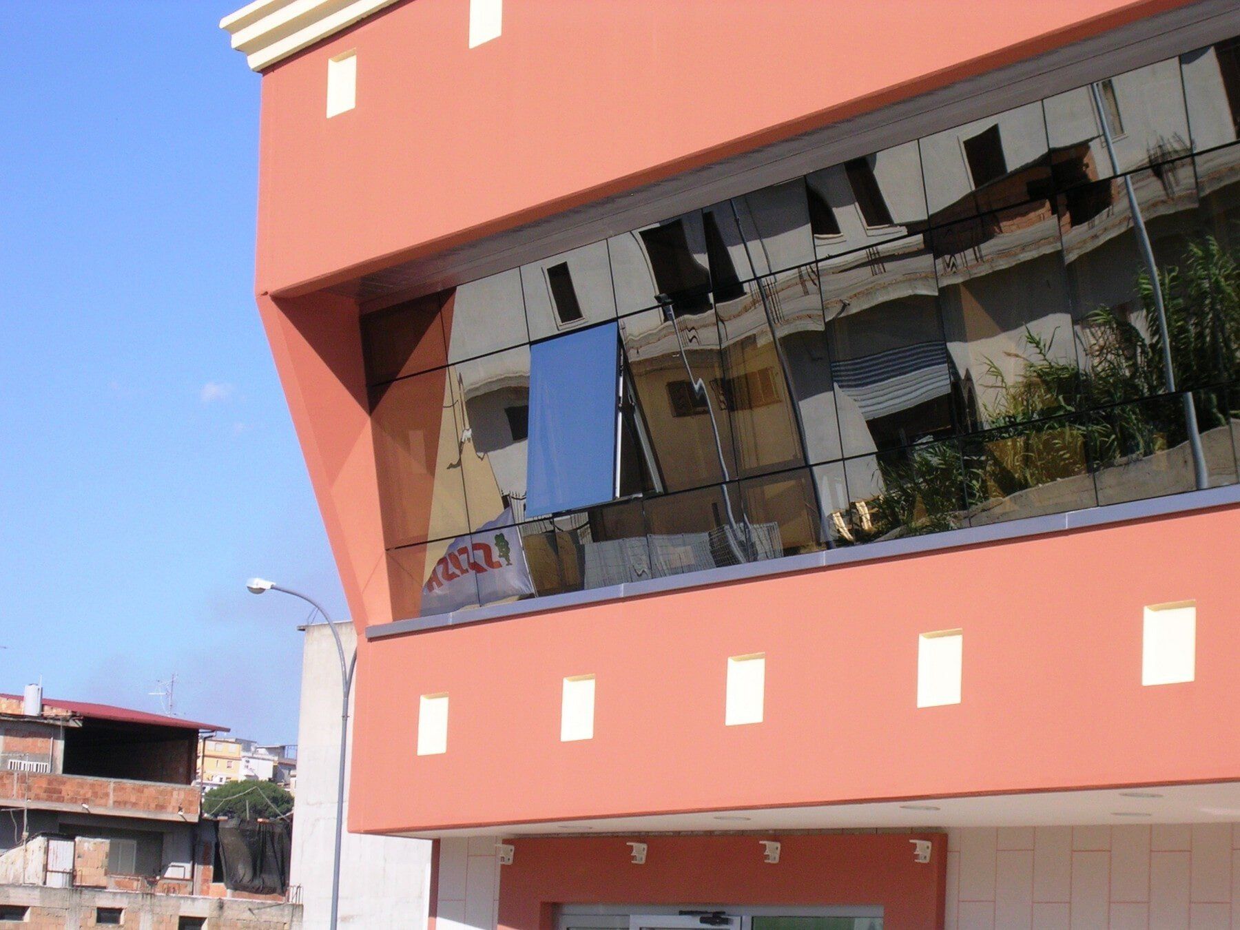 facciata continua edificio moderno
