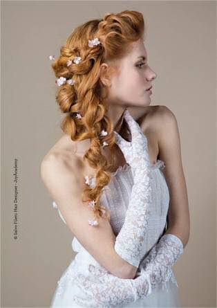 Acconciatura sposa capelli semi-raccolti rossi
