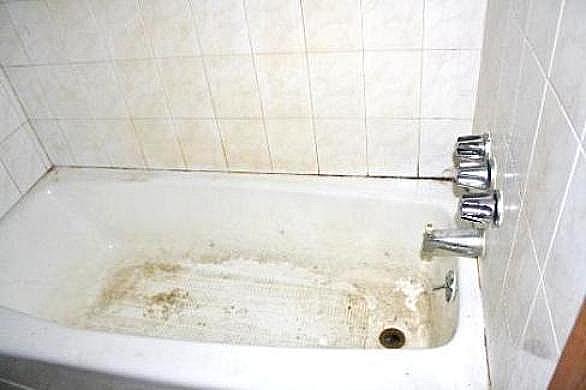 Bathroom Tub Before - Maintenance Services in Kendall Park, NJ