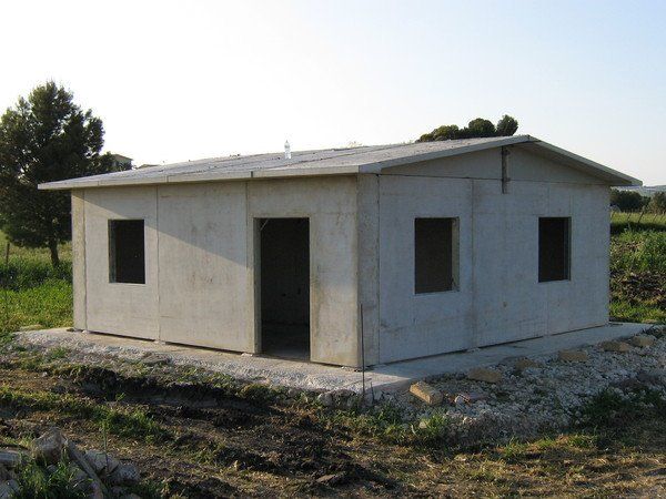 casa prefabbricata in cemento in costruzione
