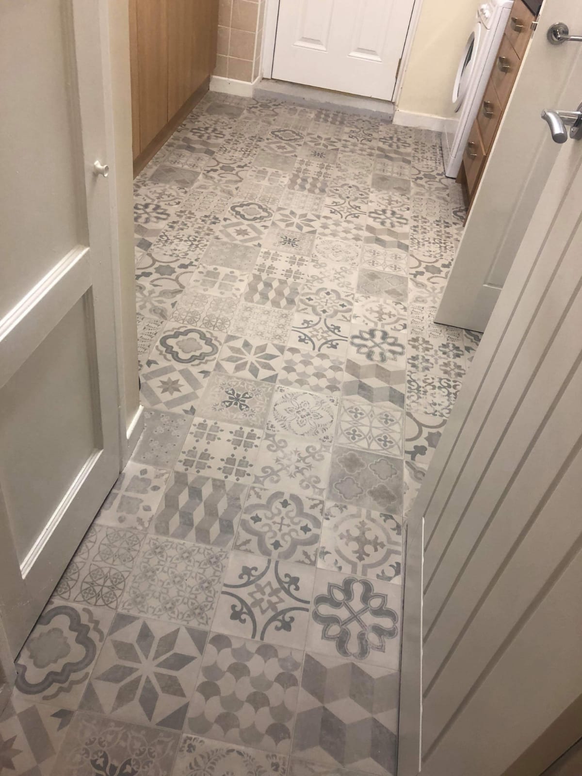 retro vintage victorian tile effect flooring