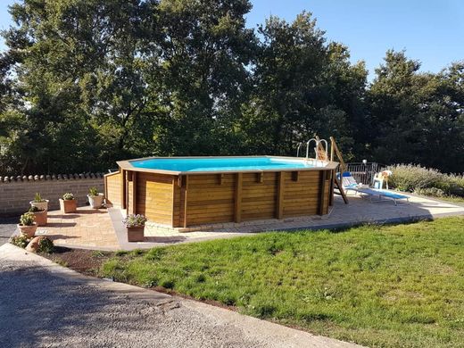 Piscina all'esterno, ma coperta