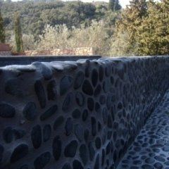 Wall of a swimming pool