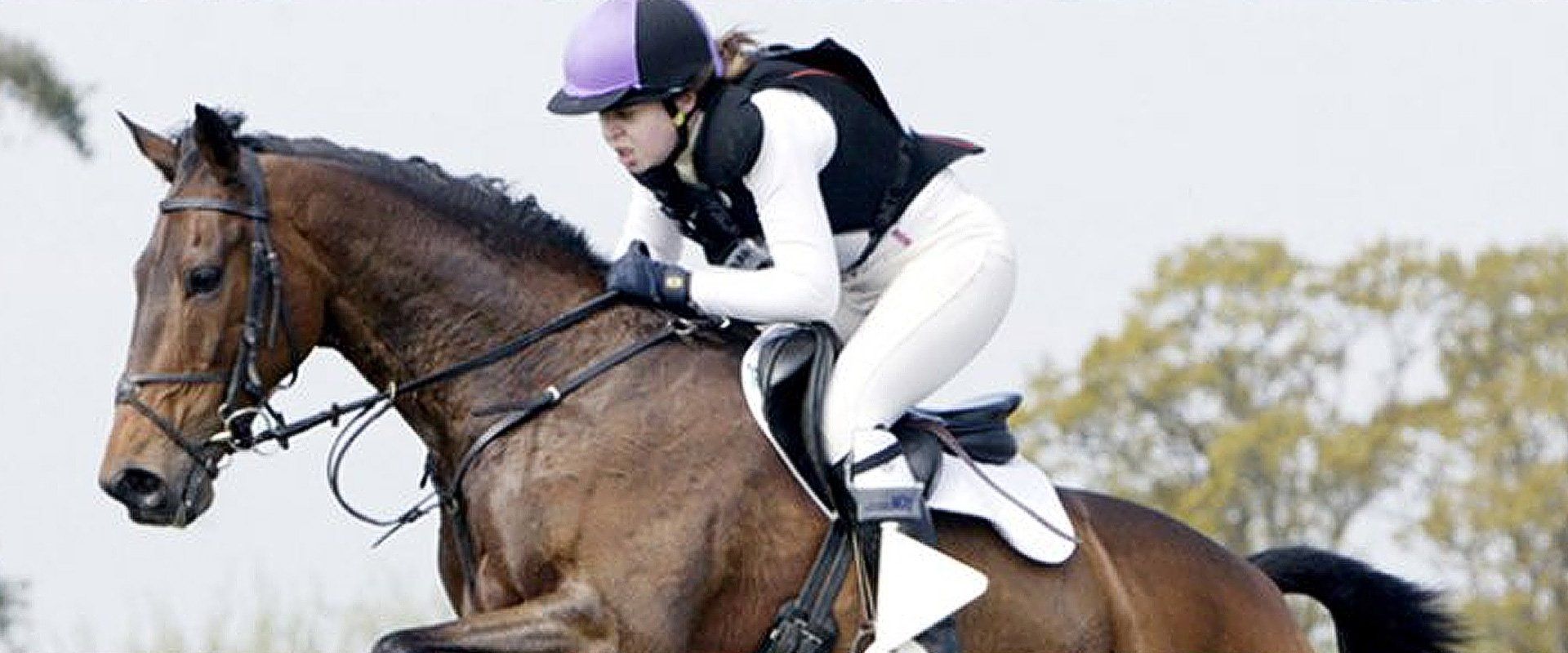 Lady riding the horse