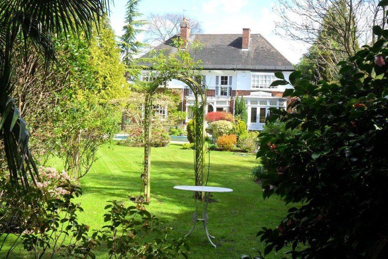 When you need a gardener in Richmond call 07807 450 576