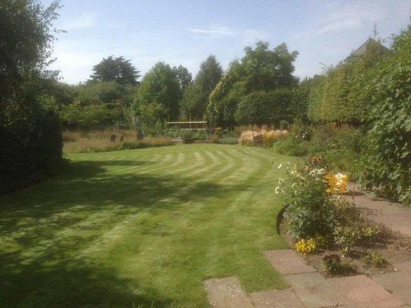 If you're looking for a garden makeover in Richmond call 07807 450 576